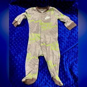 Nike 6 mo sleep-n-play on gray and green. Cotton and polyester. Like new cond